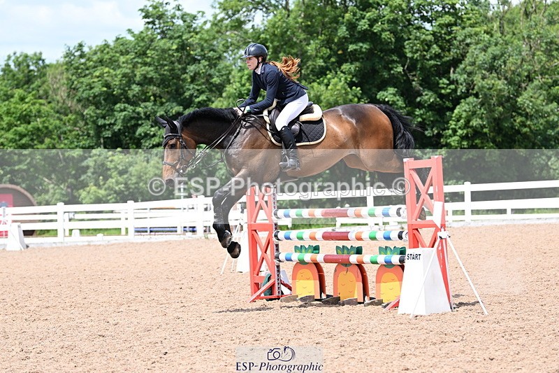 240619A-141113-00455 - Cls 4 Snr Newcomers and 1.10m Open