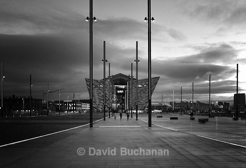 Dusk Runners - Urban Life.