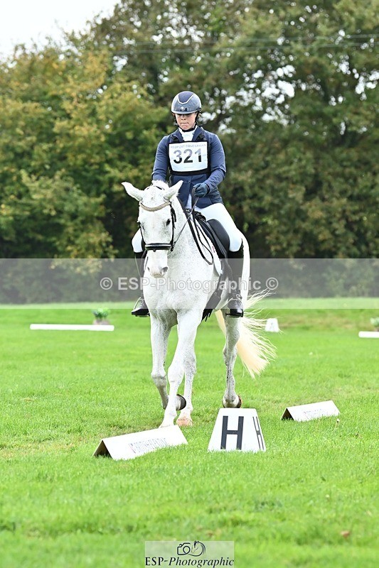 241024-120012-02580 - 321-Hannah.Underhill-DONBEG.GREY