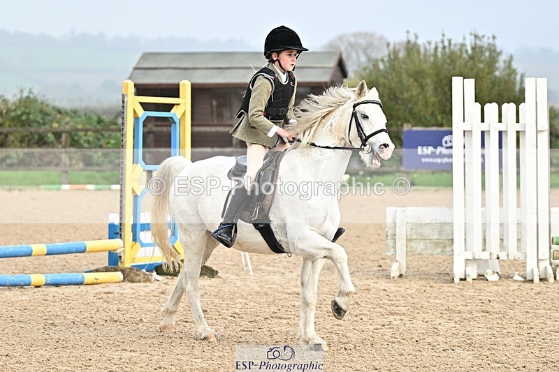 241110-103136-00324 - 40cm Showjumping