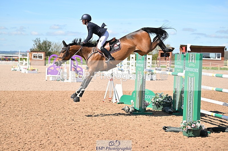 240418A-112754-02571 - Cls 5, 2 Star Medium Tour 1.35m