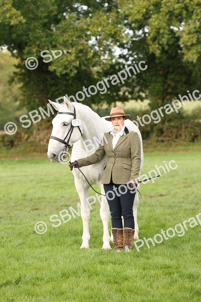 SBM_54701 - S53 - Hunter In Hand