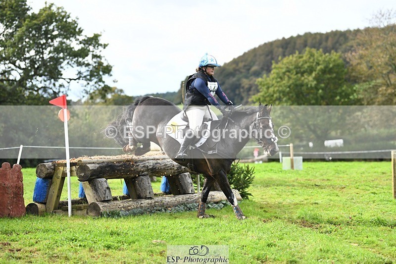 231021-135403-18152 - 444-REDHILL.SKANDEL-Emma.Stokes-SC+XC