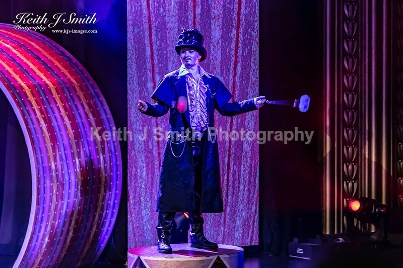 7KJS1315 - Ambition show team