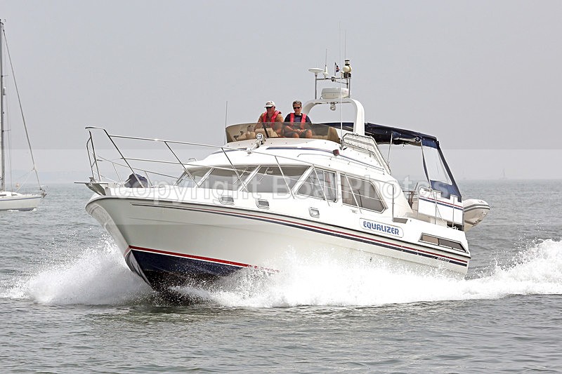 160528 EQUALIZER Y92A6800 - Flybridge Cruisers