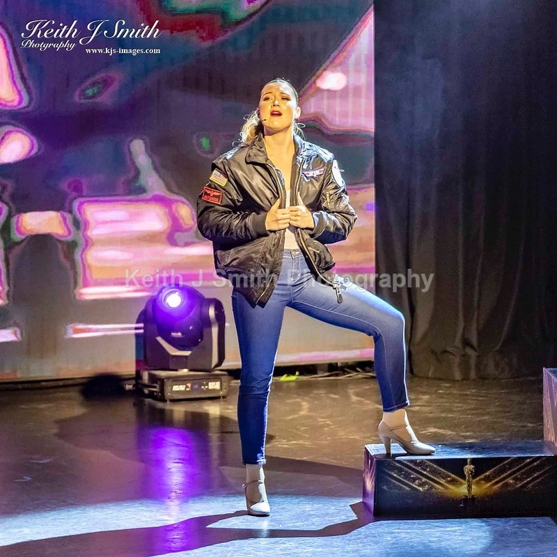 7KJS0233 - Ambition show team