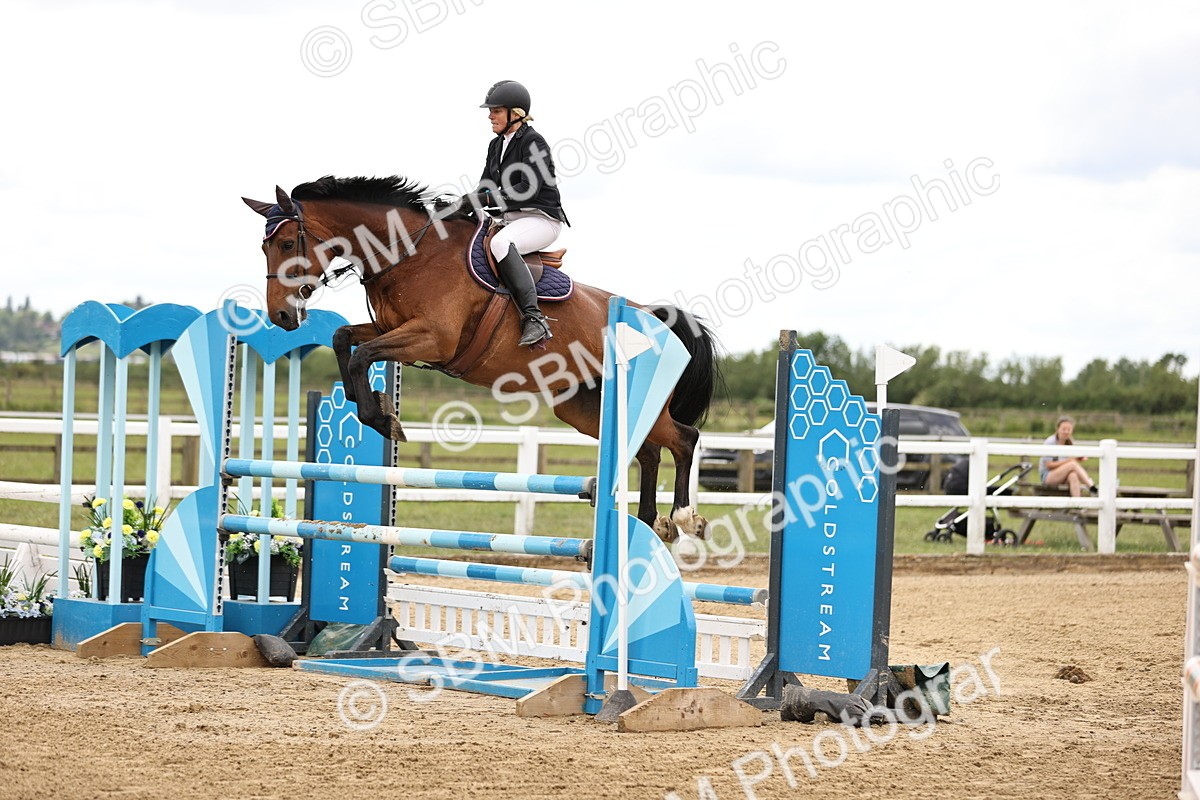 SBM_003008 - Class 11 - Senior Newcomers - 1.10m