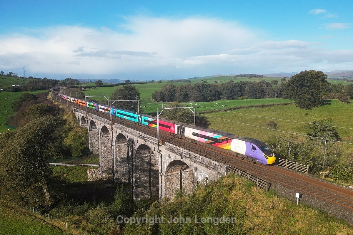JL - 14.10.23 390119 1S42 07:30 Euston - Glasgow, Docker Viaduct - West Coast Main Line (north to south)