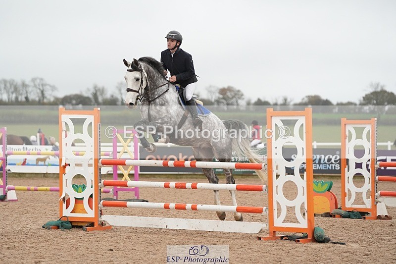 251109-111954-03524 - Cls 20 Newcomers and 1.10m Open