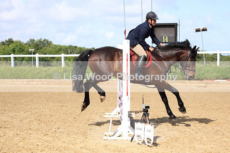 3E7A2674 - Class 2: 70cm Juniors and Seniors