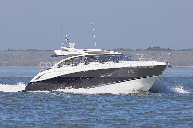 180505 UNNAMED - PRINCESS V521Y3A7115 - Motorboats - Hardtop