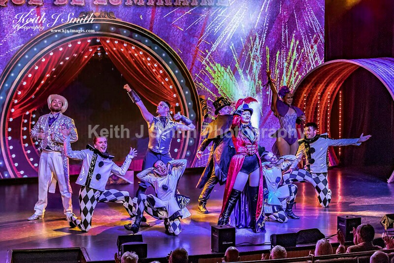 7KJS1356 - Ambition show team