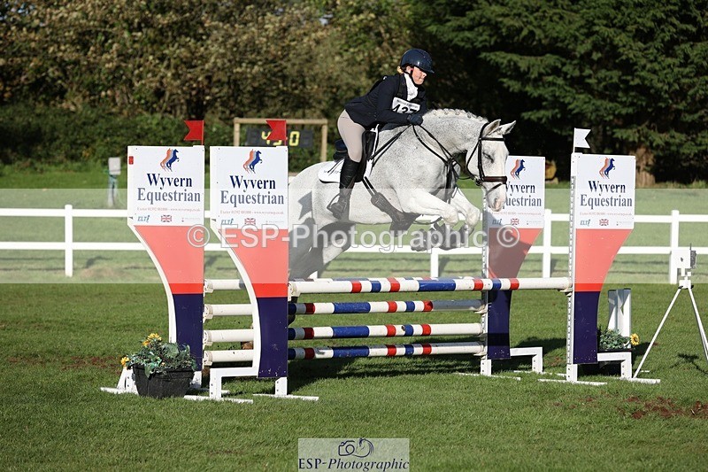 231022-153118-29818 - 437-DONBEG.GREY-Hannah.Underhill-TrotUp+SJ