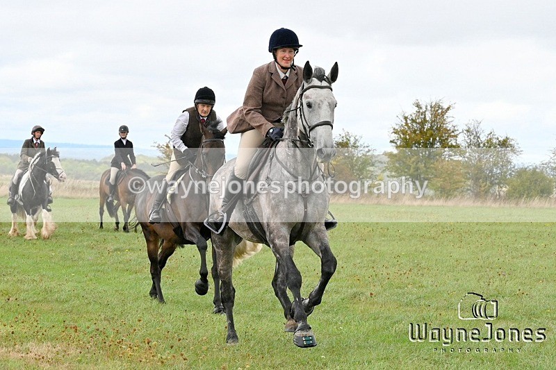 WJ7_0953 - Berks & Bucks Hound Exercise Blewbury 13-09-26