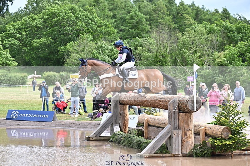 250525A-142732-16475 - D-468-Laura.Collett-LONDON.52