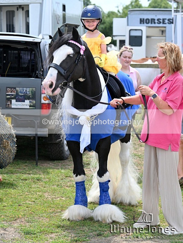 WJ7_0756 - Nancy & Churchill's first Show 22-06-25