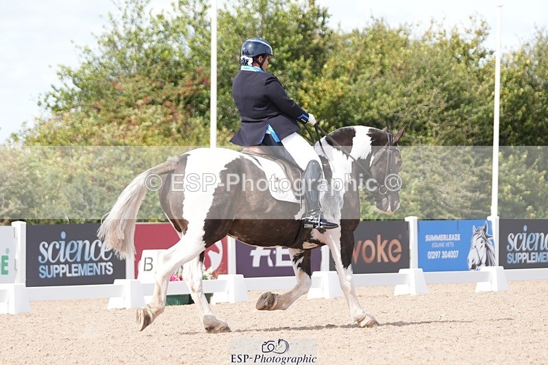 250906-135010-03408 - 106-Lucy.HamblettGalliano.Gold.Dust