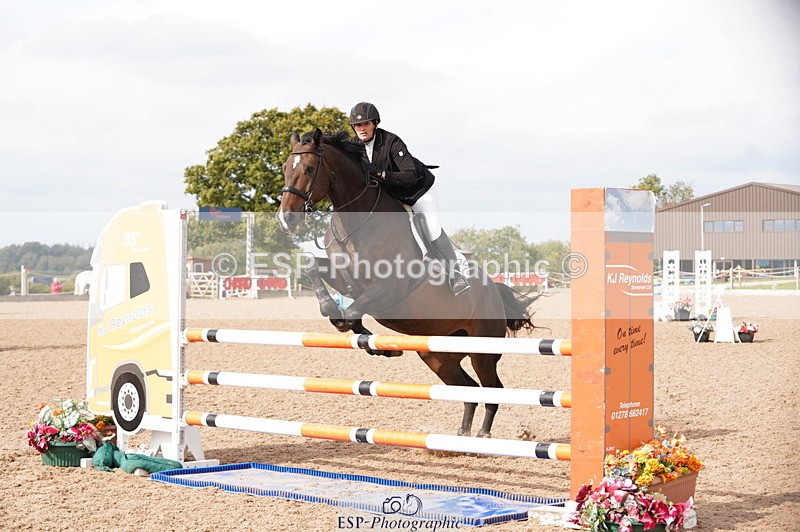 241004A-134528-00681 - Fri 03 Snr Newc & 1.10m Open