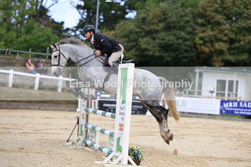 3E7A2191 - Class 4: Senior British Novice/90cm open