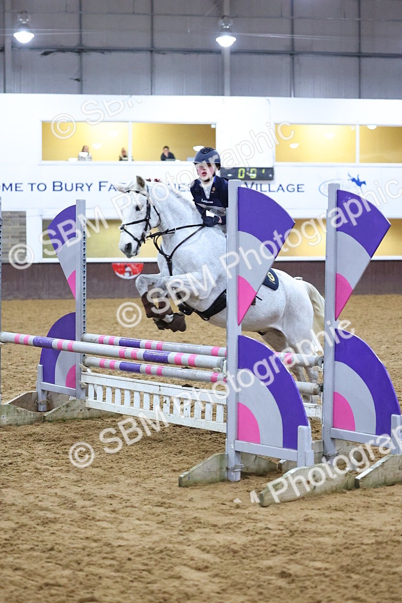 SBM_002772 - Class 6 - Holly & Ivy Stakes - 90cm