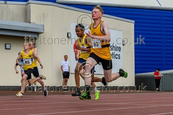 West25Sat-910157 - Track Male