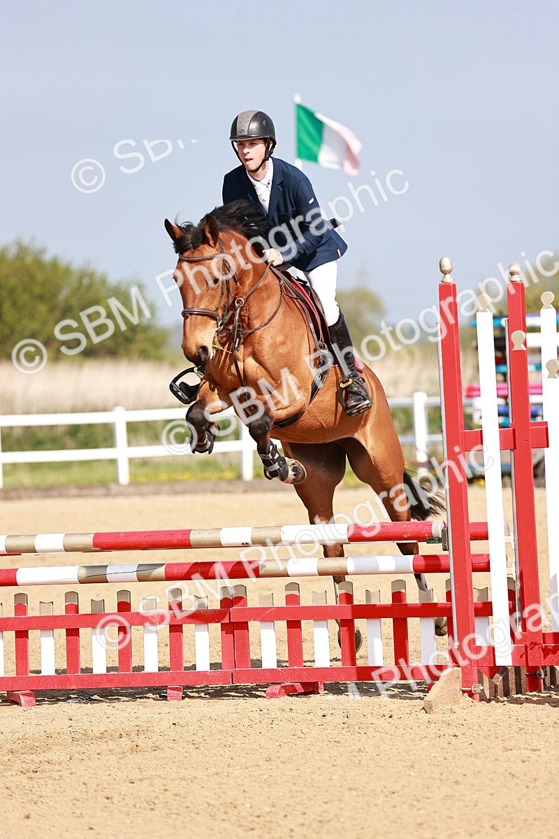  - Class 21 - Senior British Novice - 90cm