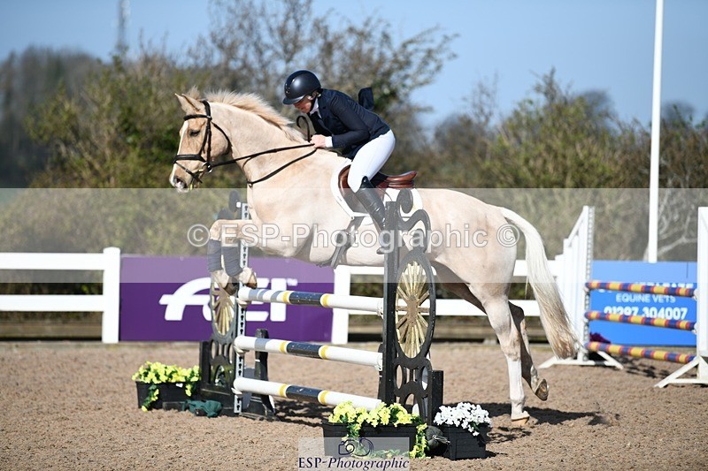 250330-103601-06184 - Cls 32 British Novice and 90cm
