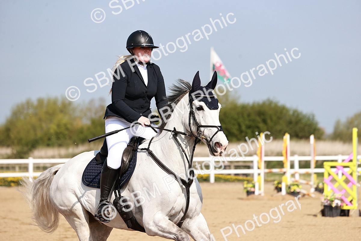  - Class 21 - Senior British Novice - 90cm
