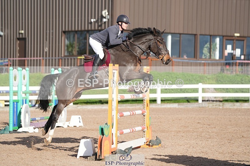251108-131612-02685 - Cls 13 Foxhunter and 1.20m Open