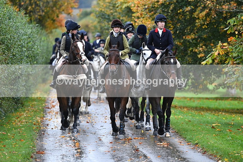 WJ5_6216 - B&B walk back for Hunt Tea !