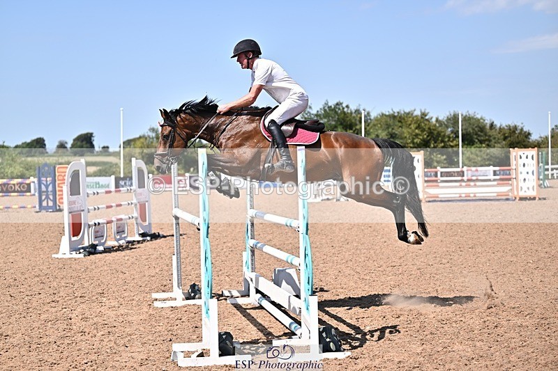 260812-130221-00552 - Cls 6 Foxhunter and 1.20m
