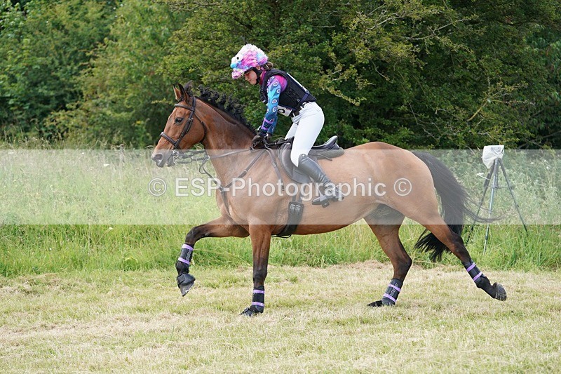 240630X-140552-7541 - 336-Tichy_Sanders-SPARHANGER_VELVET