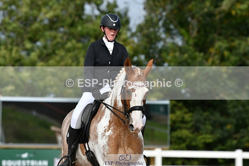 250906-100109-00541 - 090-Isabel.LawsonIn.the.pink