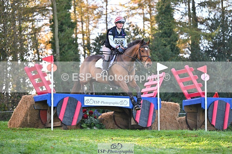 241026-102835-11177 - 328-Zara.Head-FOURFIELDS.LOVEHEART