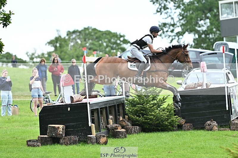 240525-161825-17545 - 241-CLASS_ROMANCE-Jack_Pinkney