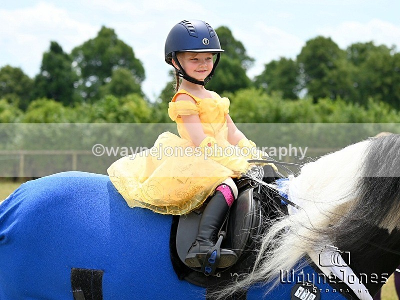 WJ6_8150 - Nancy & Churchill's first Show 22-06-25