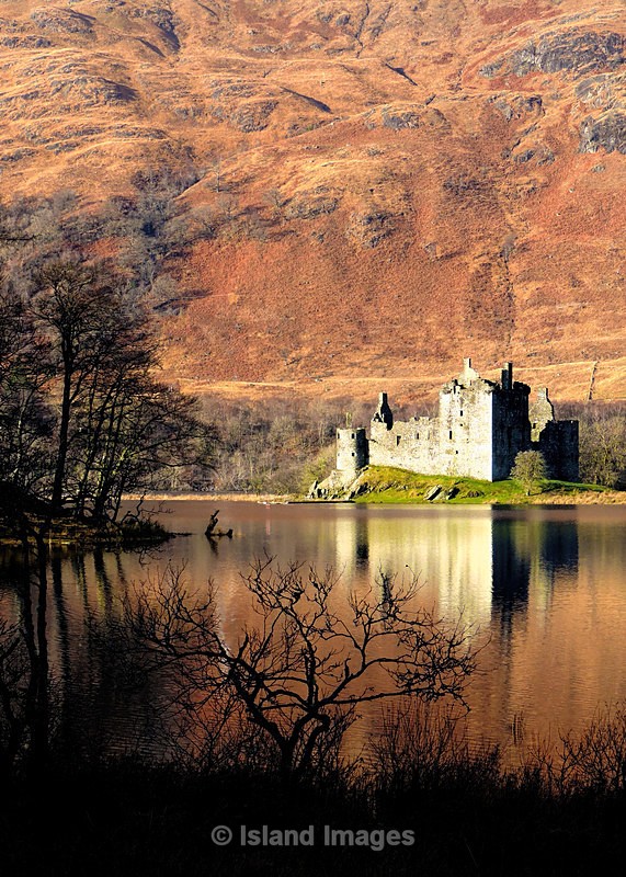 KILCHURN CASTLE BY ISLAND IMAGES ARGYLL