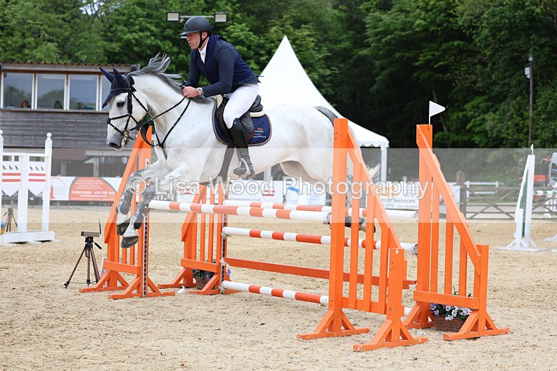 3E7A9396 - Class 8: Senior Newcomers/1.10m open