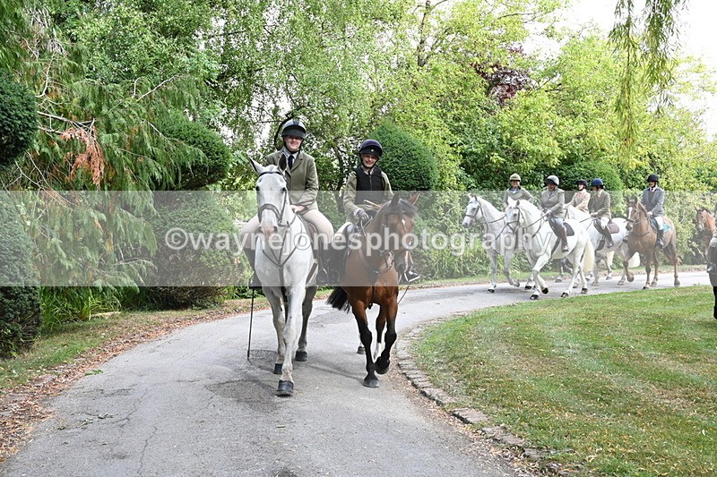 WJ6_3973 - Berks & Bucks - The Old farmhouse - Hound Exercise 20-08-25