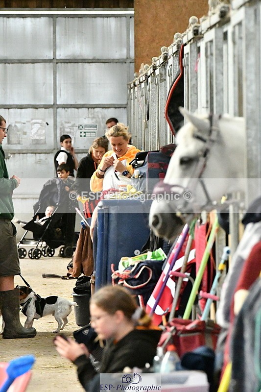 230804A-094947-01520 - Stable Shots