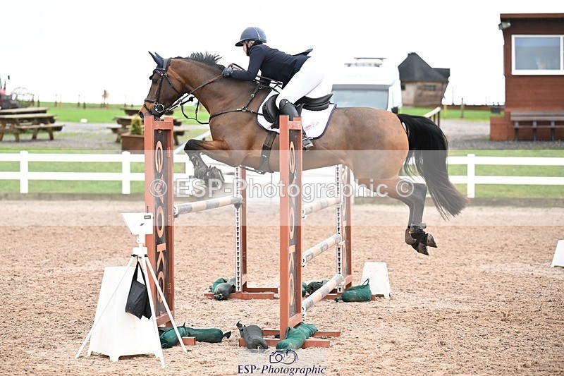 251206-125139-01061 - Cls 12 Snr Newcomers and 1.10m