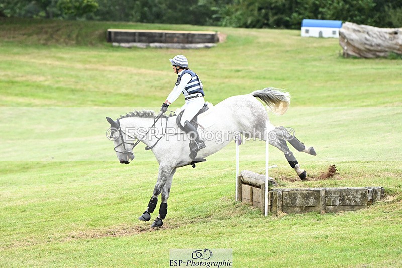 240825X-180525-38130 - 80cm XC 17.30 to End