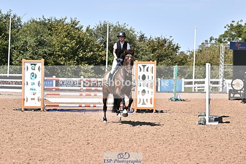 260812-130552-00565 - Cls 6 Foxhunter and 1.20m