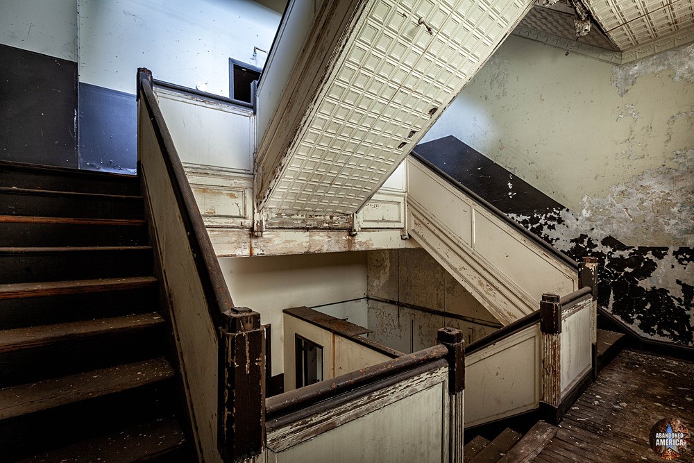  - Kaufmans Department Store