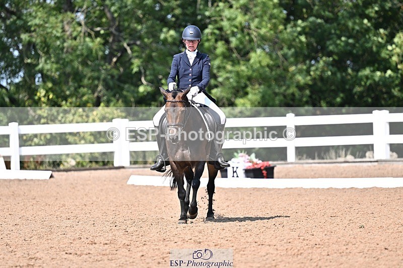 250816-122506-04013 - 090-Sarah.GoddardSaris.Fingers.Crossed