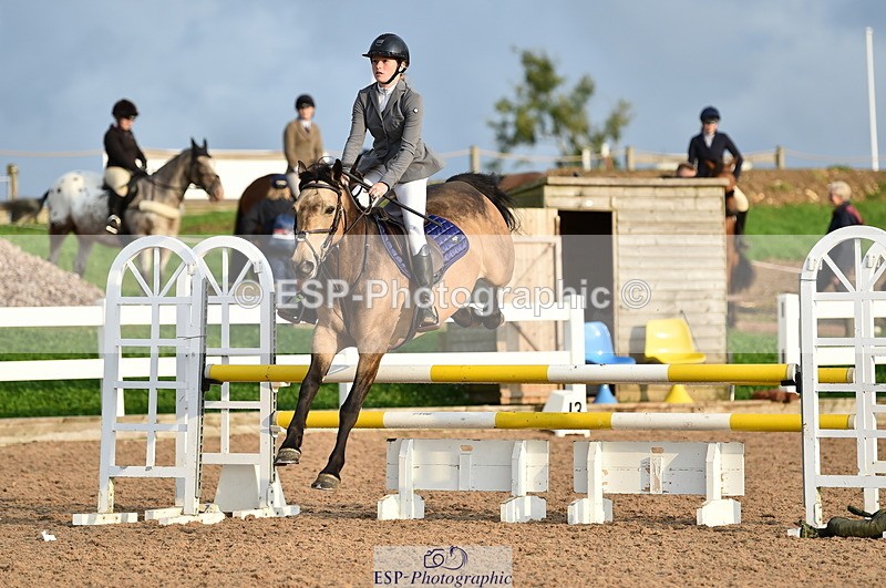 220829A-182300-00549 - 90cm classes