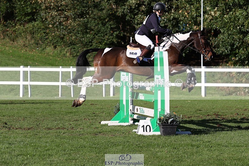 231022-152600-29780 - 408-BANKSY.III-Tina.Wallace-TrotUp+SJ