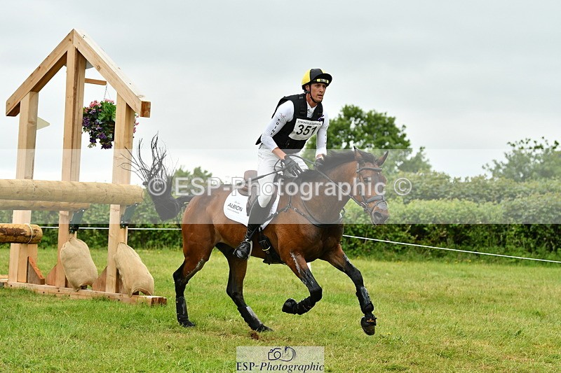 250524A-124859-10452 - B-351-Will.Rawlin-MACKENZY