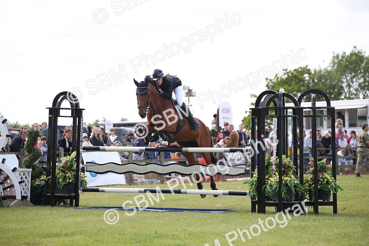 SBM_17415 - Class 208 - Senior Foxhunter 1.20m Open