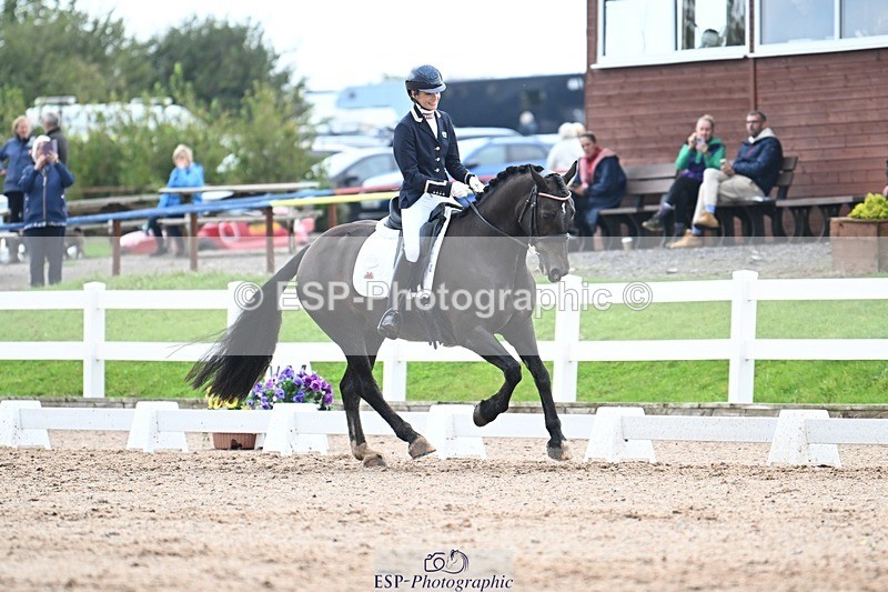 250907-124910-08454 - 005-Jessica.AllenHendrewen.Desert.Lady